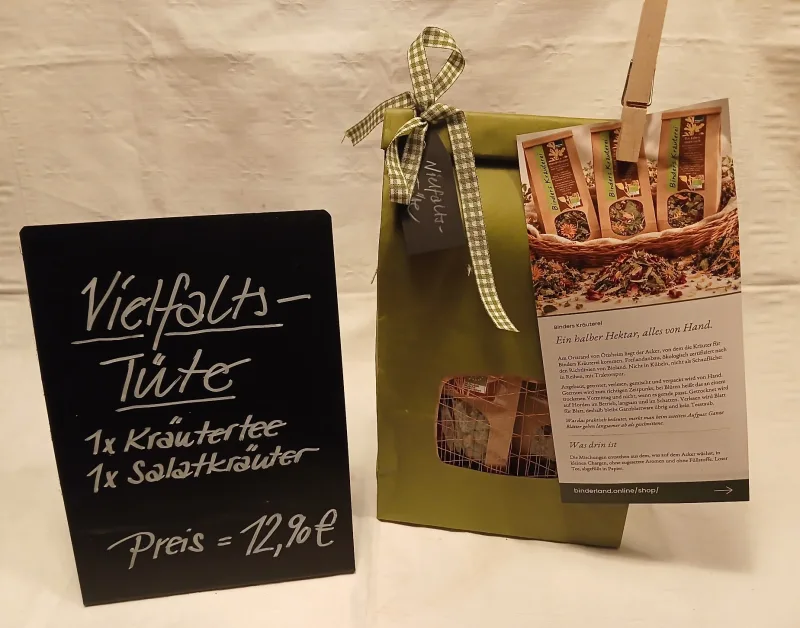 Vielfalts-Tüte, Kräutertee-Mischung, ganzblättrig; Salatkräuter-Mischung aus Kräutern und Blüten
